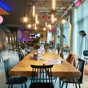 Hotell Moxy Paris Charles De Gaulle Airport, Roissy-en-France