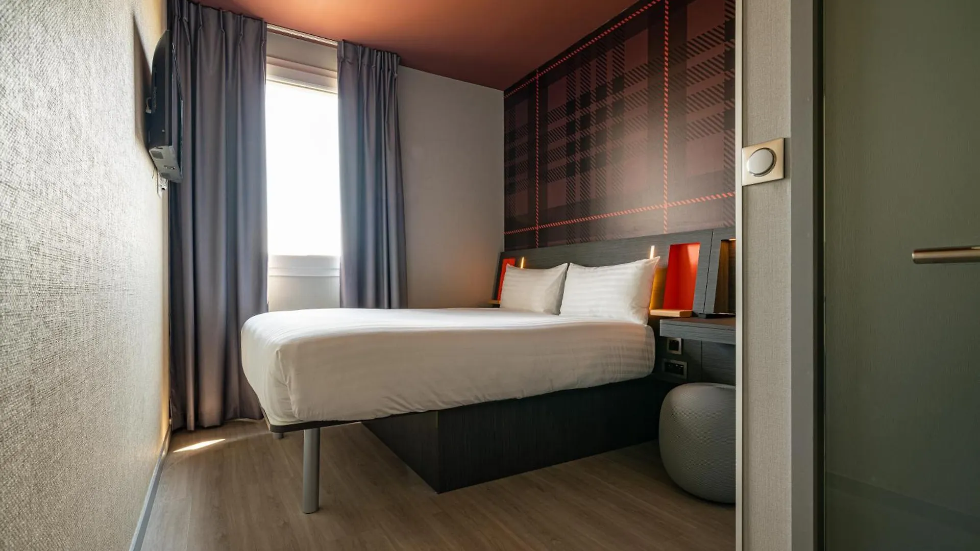 Easyhotel Paris Charles De Gaulle Villepinte contacts